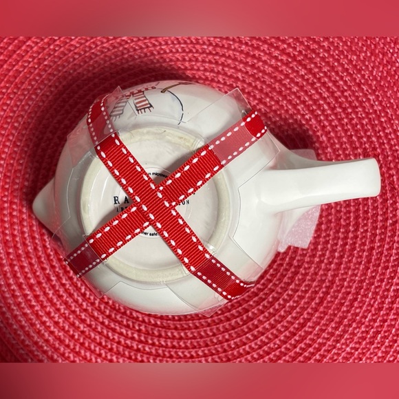 Rae Dunn Christmas Measuring Cups - Picture 4 of 4